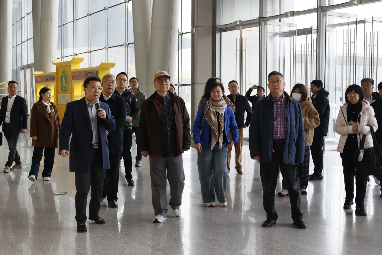 中国医师协会妇产科医师分会一行莅临南昌绿地国博考察