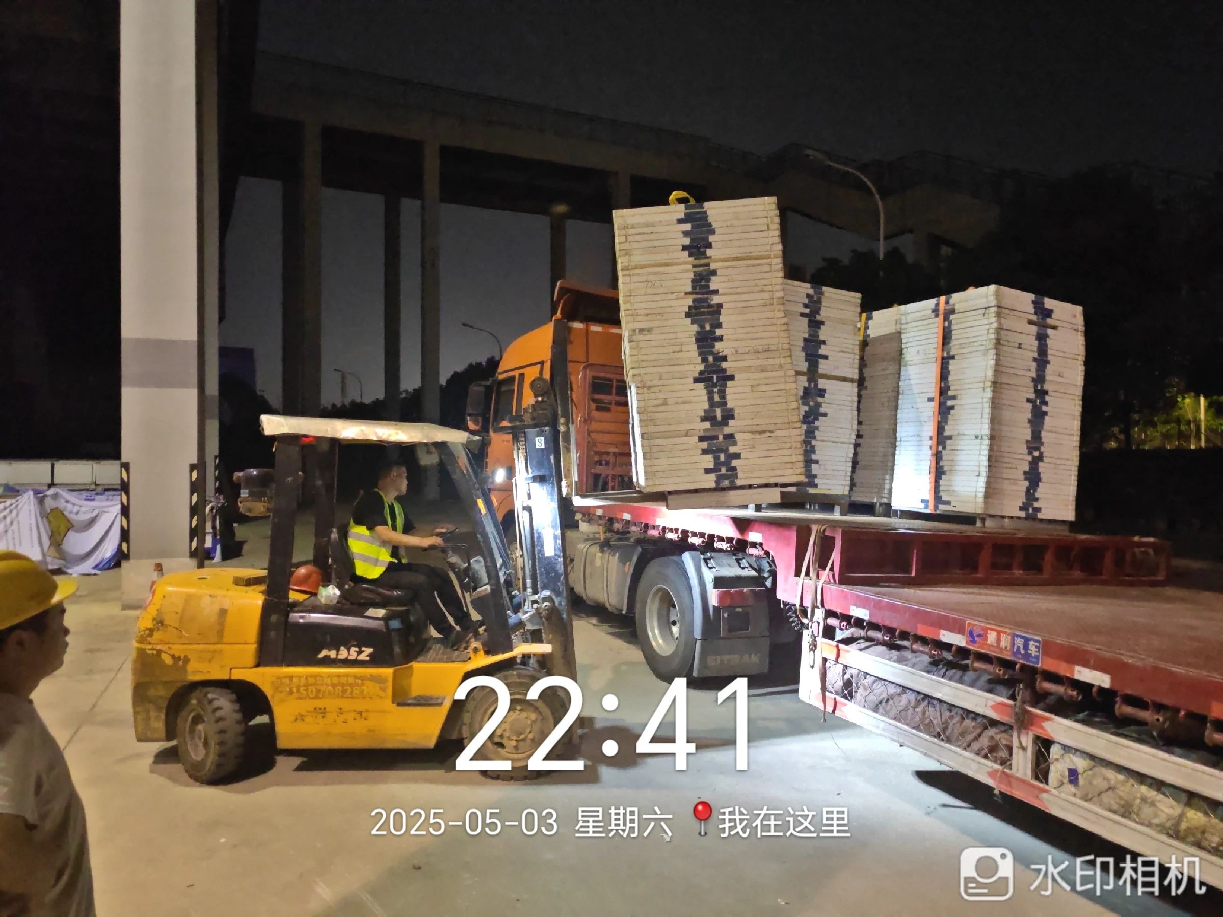 聚力攻坚，燃战五月｜南昌绿地国博连夜撤展，掀起大干热潮，全速冲刺半年红